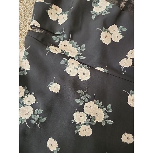 EXPRESS Women's Sexy Mini Dress Open Side Lined Little Black Dress Floral Size 8 - Picture 4 of 7